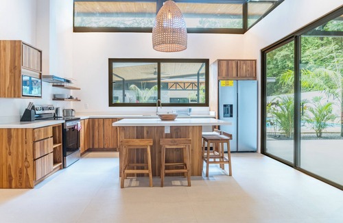 Nosara Villa | New Luxury Villa in central Guiones - walk to the beach, large pool & parking