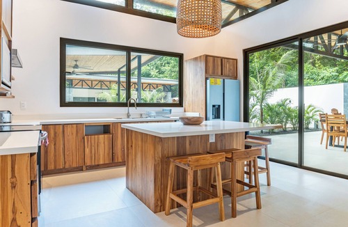 Nosara Villa | New Luxury Villa in central Guiones - walk to the beach, large pool & parking
