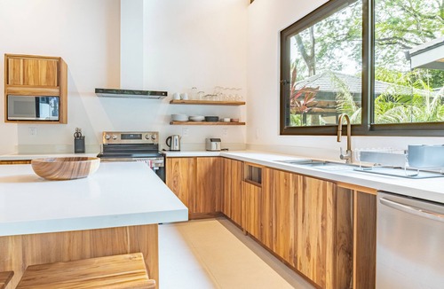 Nosara Villa | New Luxury Villa in central Guiones - walk to the beach, large pool & parking