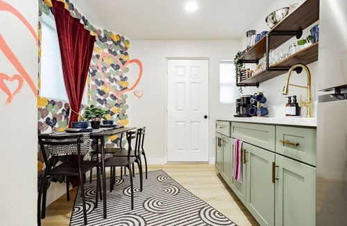 Gateway District House | New Luxury Double Suite Oasis | Premier Strip View