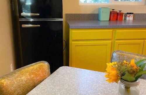 Creston House | New Mod decor in California Western Wine Country!