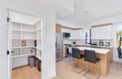Willoughby House | New & Modern 4BR Townhome - Rooftop & Garage