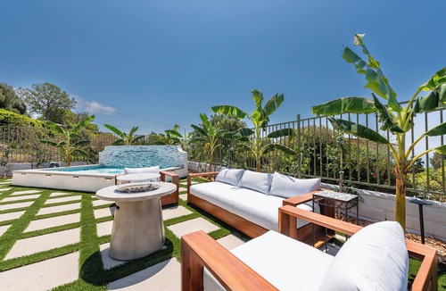 Western Malibu House | NEW! Ocean View Malibu Modern Home w/Mini Golf & Spa