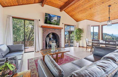 Yosemite Forks House | NEW Private Creekside Near Yosemite & Bass Lake