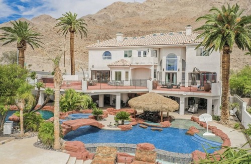 Sunrise Manor Villa | NEW: Private Resort-Style! Waterslide, Tiki, Sports Court, City Views ⭐️⭐️⭐️⭐️⭐️