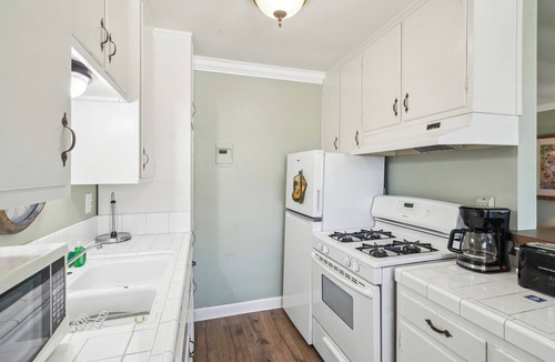 Carpinteria Condo | New! Steps to the Beach! Full 1 bed Condo