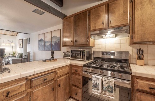 Summit Estates Apartment | New Summit Nest A | Steps to Slopes, Dogs Ok, Cozy