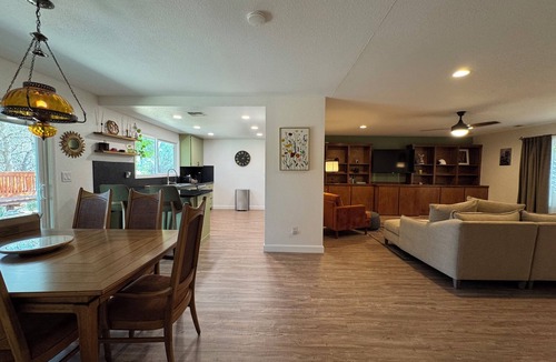 Yosemite Lakes House | NEW! The Hideaway Yosemite Foothill Retreat Lovely 3-bedroom house. Pet Friendly