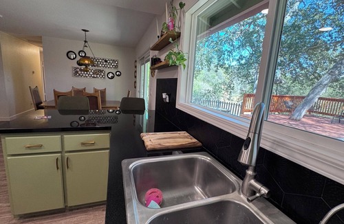 Yosemite Lakes House | NEW! The Hideaway Yosemite Foothill Retreat Lovely 3-bedroom house. Pet Friendly