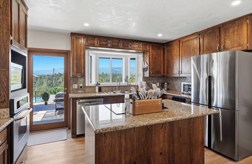 Coarsegold House | New! Yosemite Starsong with pool/hot tub/EV/huge views