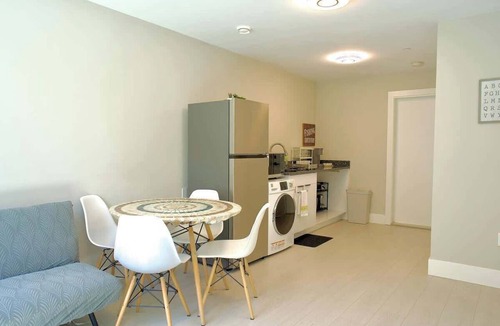 Fraserview House | Newly Built 2BR, 15 Min to Airport, 20 Min to DT