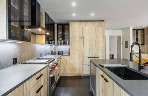 McKinney Estates House | NEWLY REMODELED!Modern Mountain House. Hot tub perched above creek.TESLA charger