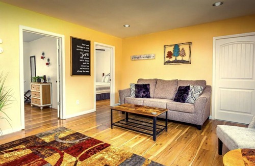 Three Rivers Cottage | Newly remodeled quaint Cottage