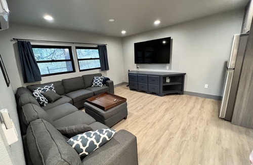 Miramonte Cabin | Newly remodeled ranch bunkhouse, just 35 min from Kings Canyon