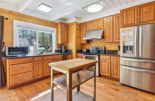 North Upper Truckee Cabin | Newly Renovated with Foosball Table