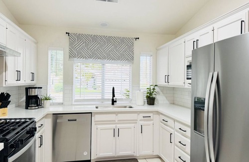 Raisin House | Newly Renovated 3 Bedroom 2 Bath Spacious Modern House in NE Fresno
