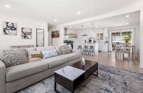 City of Industry House | Newly Renovated Next to Park 20min to Disney