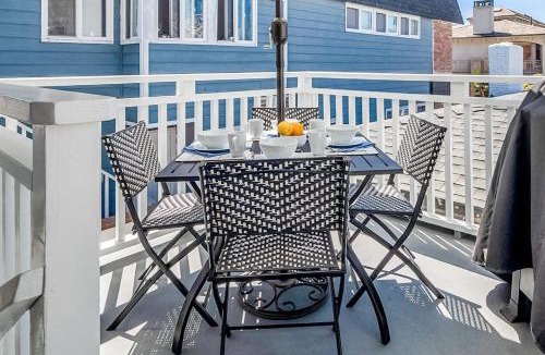 West Newport House | Newport Coastal Comfort