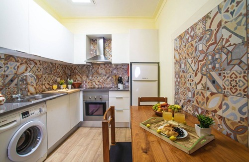 Cerro do Ouro House | Nice apartment in villa for 3 guests with WIFI, A/C, pool, TV and terrace