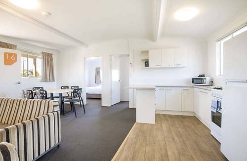 Caloundra Hotel | Nightcap at Golden Beach Tavern