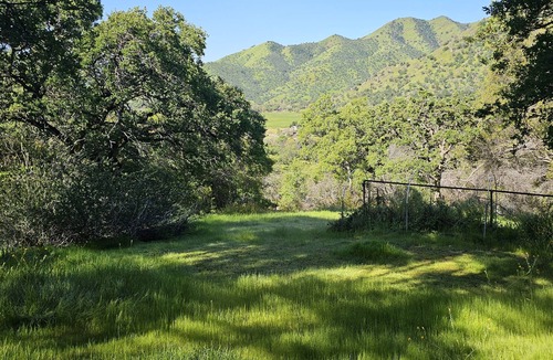 Three Rivers Cabin | No Cleaning Fee, New AC, Hot Tub, Pets Allowed, 6 Car Parking, EV Charger