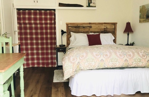 Oak View Apartment | No Cleaning Fees Come relax, sunbath, sit around the fire, dine and enjoy life