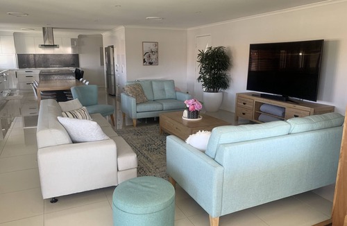 Mermaid Waters House | No Longer Taking booking.