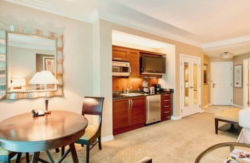 Las Vegas Condo | No Resort Fee | Strip Views, Pools & Parking