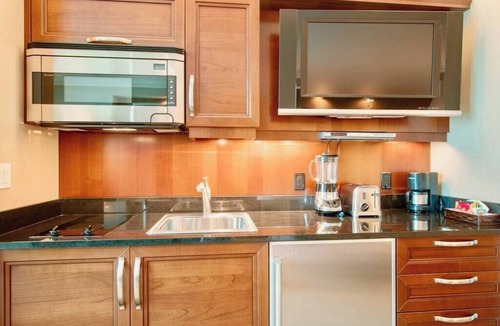 Las Vegas Condo | No Resort Fee | Strip Views, Pools & Parking