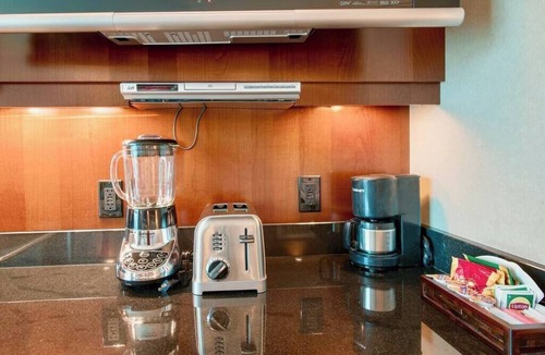 Las Vegas Condo | No Resort Fee | Strip Views, Pools & Parking