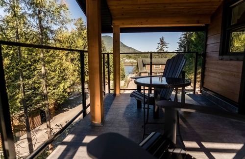 Ucluelet Cabin | Nootka Cabin-Couples Getaway, Modern I OD Shower