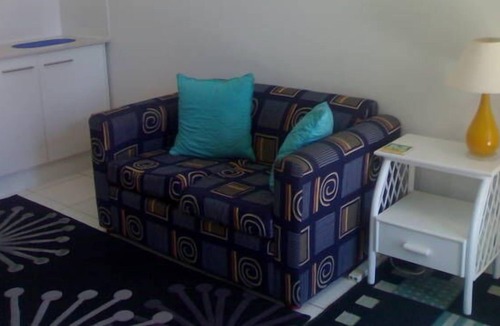 Coombabah Apartment | North Gold Coast-Quality Quiet Comfort: Affordable