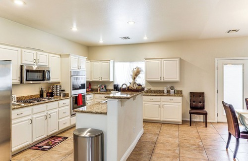 North Las Vegas House | North Las Vegas Home w/Hot Tub - 14 Mi to Strip!