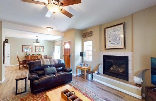 Bass Lake House | Northshore Lakeview Getaway