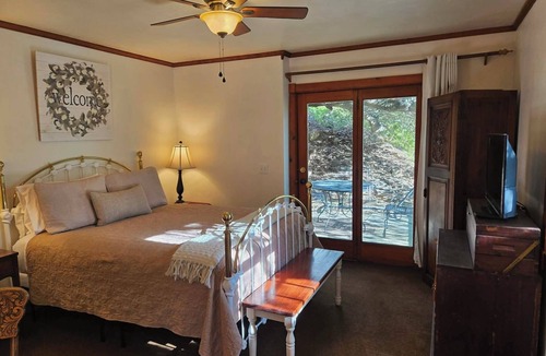 Julian House | Oak Hill Inn, a cozy botique hotel only a 5min stroll to the heart of Julian!