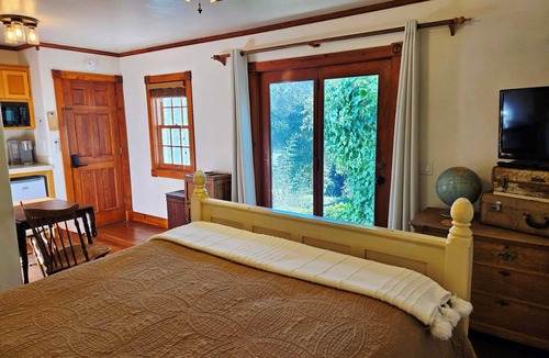 Julian House | Oak Hill Inn, cozy boutique hotel only a 5min stroll to the heart of Julian!