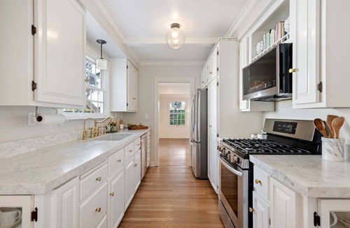 Montecito House | Oak & Ivy Cottage - Heart of Montecito