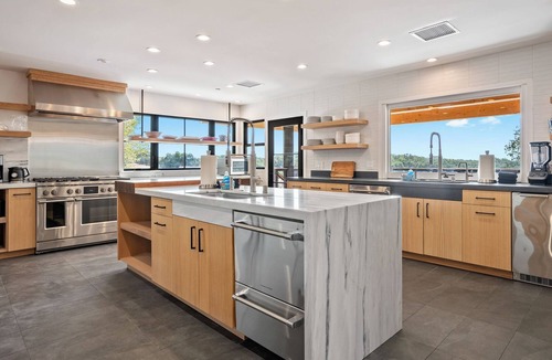 Templeton House | Oak & Vine Vineyard House | Sleeps 21 | Views