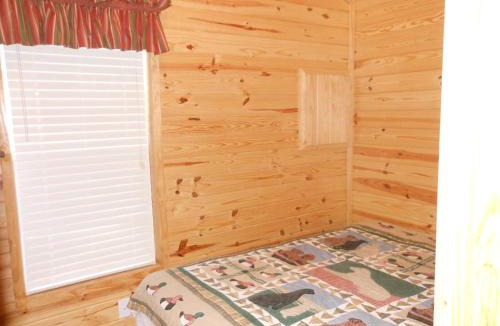 Descanso Resort | Oakzanita Springs Camping Resort Cabin 2