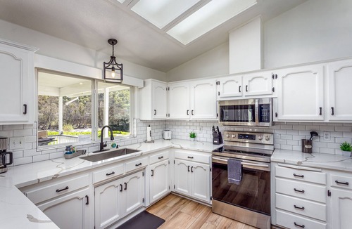 Three Rivers House | Oasis Riverfront House - Gazebo overlooks the River, 5 miles to Sequoia SNP gate