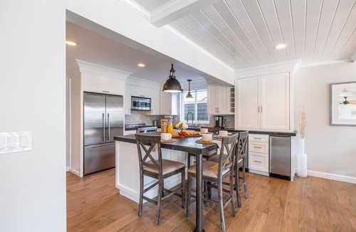 West Newport House | Ocean Breeze Buyout by AvantStay | Steps to Beach!