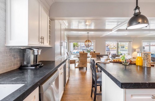 West Newport House | Ocean Breeze Buyout by AvantStay | Steps to Beach!