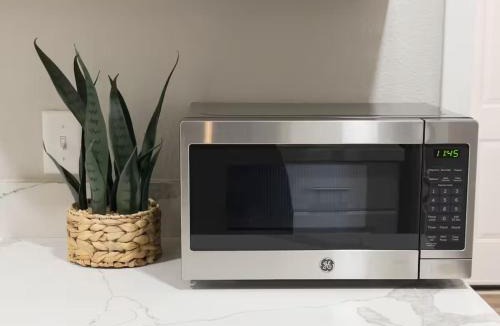 Visalia House | Ocean Breeze Pet-Friendly Sequoia Home