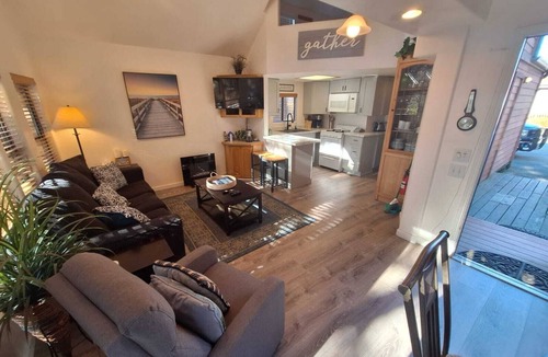 Smith River Cabin | Ocean Cabin 19 with Jacuzzi and Spacious Deck w/Seating (Private Beach Owned by White Rock Resort)