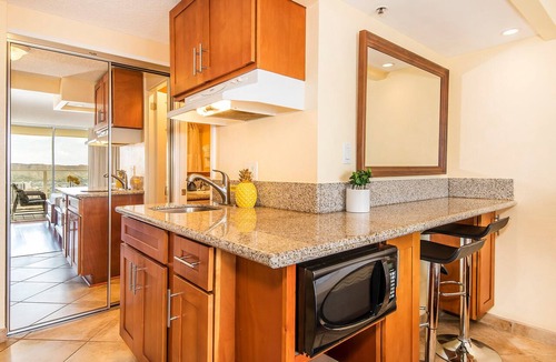 Waikiki Condo | Ocean-Diamond Head Views from Island Colony Condo Short Walk to Waikiki Beach