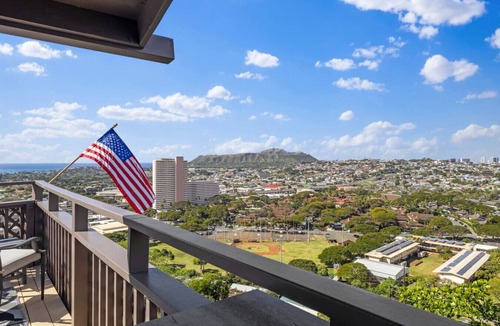 Kahala House | Ocean & Diamond Head Views – Kahala Gem