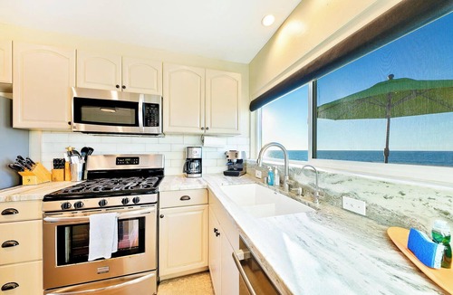 Ocean Beach House | Ocean Front, Amazing Reviews, Best 2BR in San Diego!