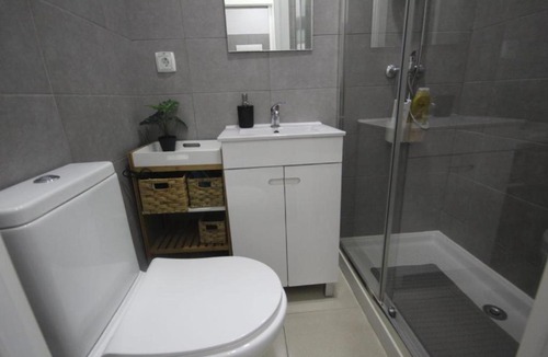 Santo Antonio House | Ocean M1 R4 - Large Double Room with shared Bathroom in City Center