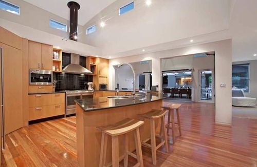 Rye House | Ocean Retreat multi family stay Gas heated Pool/spa 5min walk to Ocean.