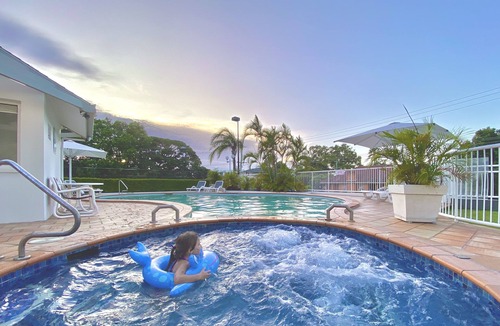 Biggera Waters Apartment | Ocean View 2BR Apartment w/hot tub. Heated pool, Games room, Gym